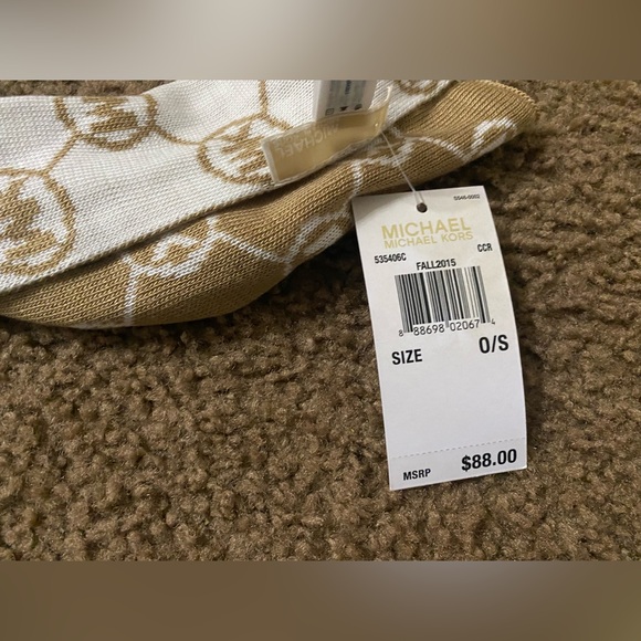 NWT Michael Kors scarf & hat in size 0/S - Picture 6 of 10